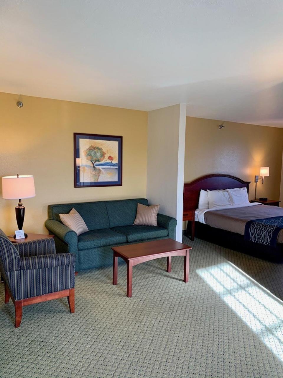 Grandstay Hotel & Suites Becker Екстериор снимка