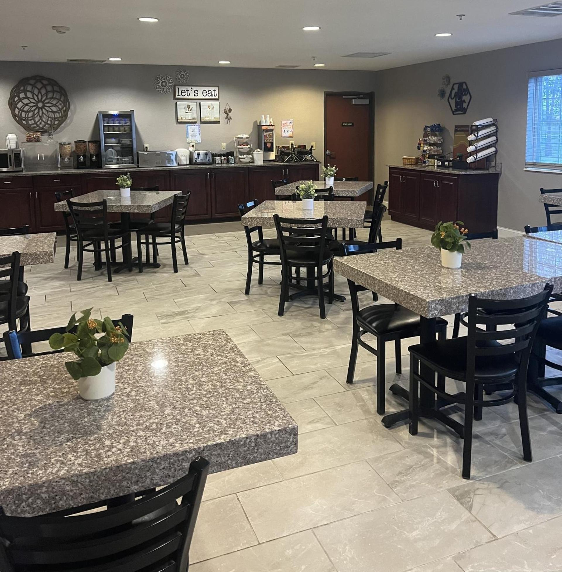 Grandstay Hotel & Suites Becker Екстериор снимка