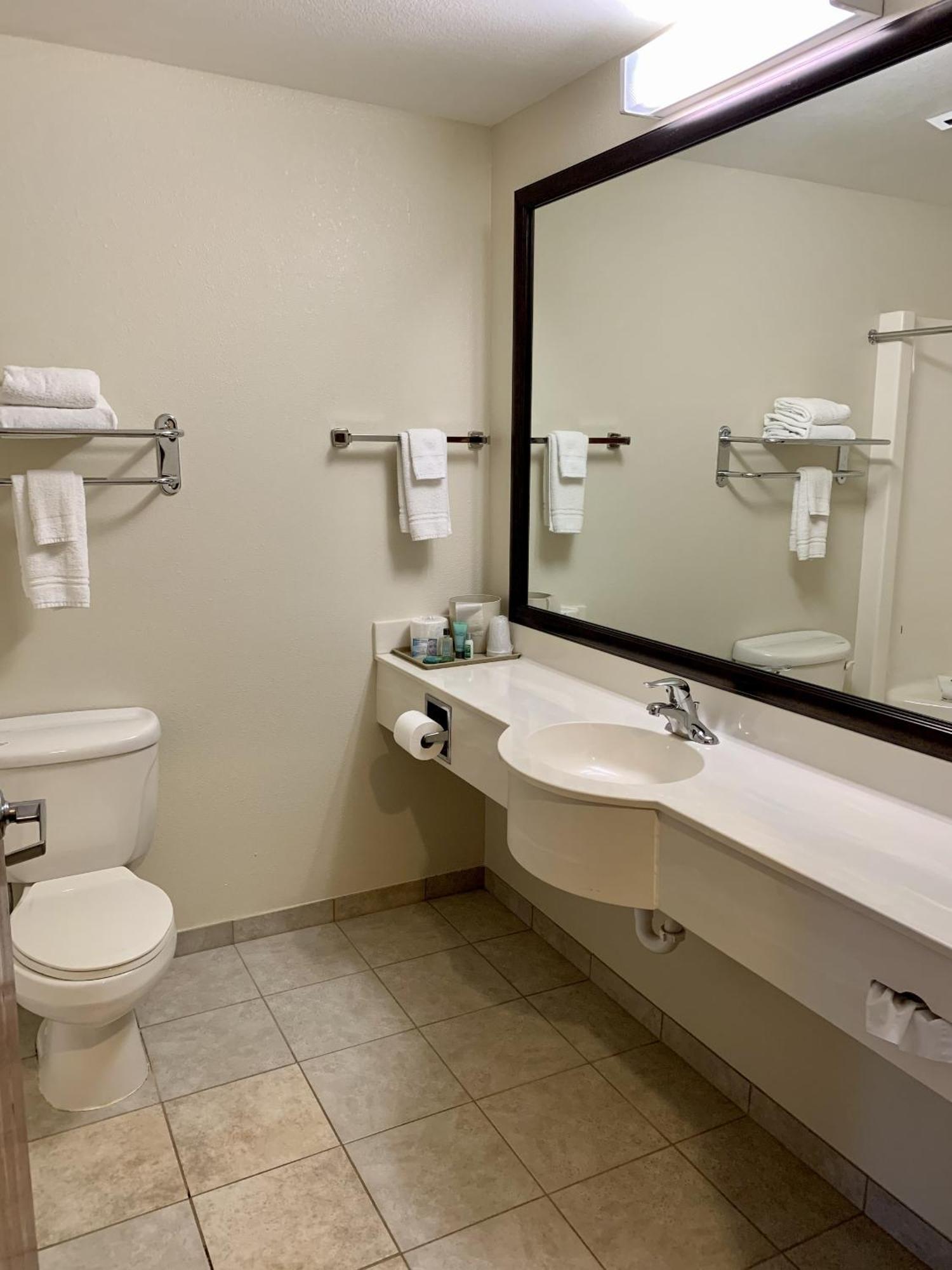 Grandstay Hotel & Suites Becker Екстериор снимка